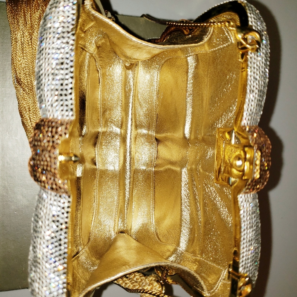 💫Judith Lieber Princess Package Minaudiere💫 - Picture 3 of 7